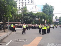 Petugas Gabungan di Surabaya Apel Persiapan Demo Omnibus Law di 4 Titik