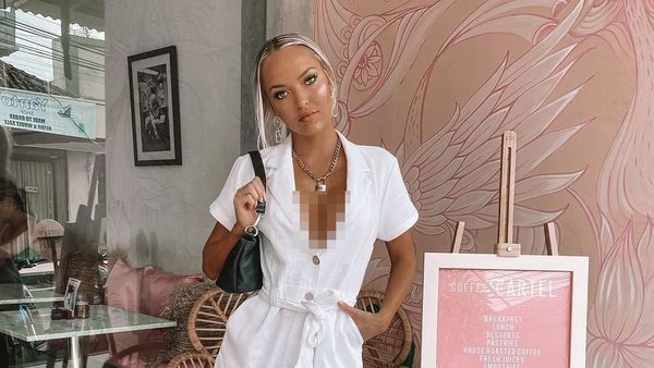 Heboh Corona, Selebgram Seksi Australia Ini Santuy Jalan-jalan di Bali