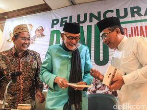 Gus Yahya: NU Tak Saingan dengan Muhammadiyah, FPI atau Wahabi Gus Yahya: NU Tak Saingan dengan Muhammadiyah, FPI atau Wahabi
