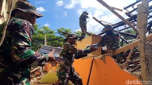 Bangunan Sekolah di Sukabumi Ambruk Usai Diguncang Gempa