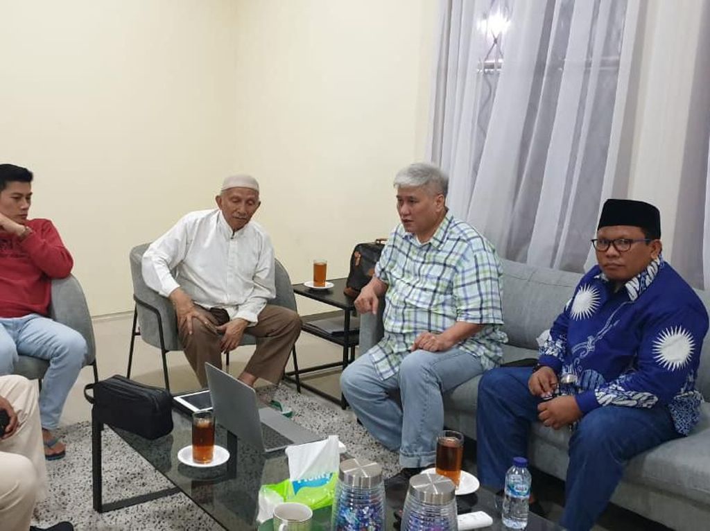 Amien Rais Kumpulkan Loyalis Jelang Pengumuman Pengurus PAN Amien Rais Kumpulkan Loyalis Jelang Pengumuman Pengurus PAN