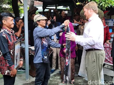 Asyiknya Raja Belanda Belanja Batik di Kampung Cyber Yogyakarta