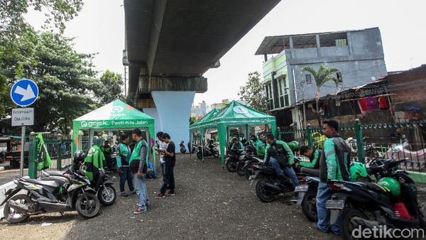 Kolong Rel Kereta Juanda Dirombak Jadi Shelter Ojek Online