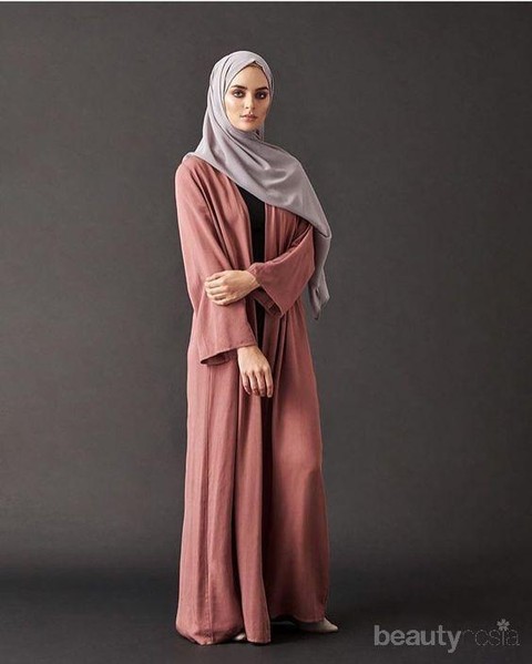 Lagi Jadi Warna  Andalan Ini Hijab Earthy Tone yang Perlu 