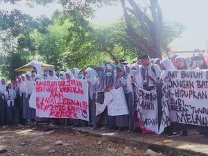 Protes Transparansi Uang Komite, Siswa di Luwu Utara Minta Kepsek Dicopot Protes Transparansi Uang Komite, Siswa di Luwu Utara Minta Kepsek Dicopot