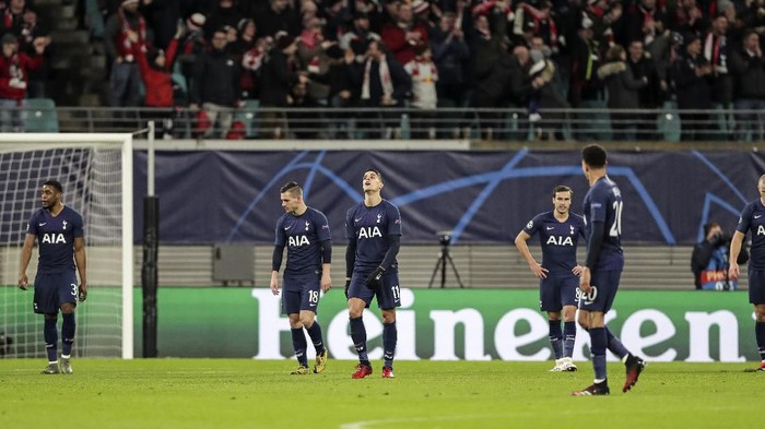 Tottenhams players stand disappointed on the pitch after they received the opening goal by Leipzigs Marcel Sabitzer during the Champions League round of 16, 2nd leg soccer match between RB Leipzig and Tottenham Hotspur in Leipzig, Germany, Tuesday, March 10, 2020. (AP Photo/Michael Sohn)