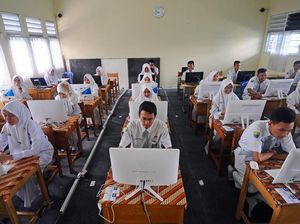 Dana BOS Langsung Masuk Rekening Sekolah, Ini Kata Guru Honorer