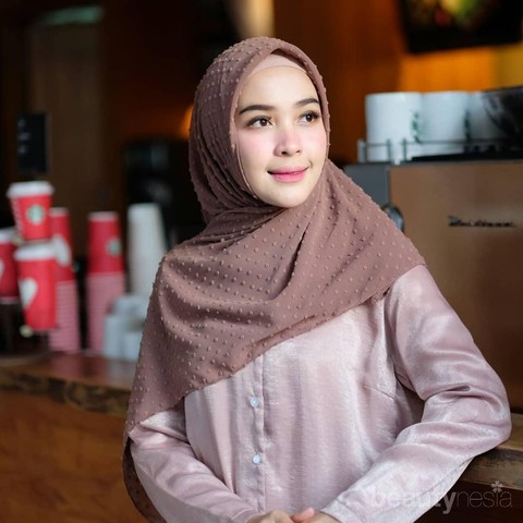 Ini Dia Rekomendasi Online Shop yang Menjual Hijab dengan Bahan