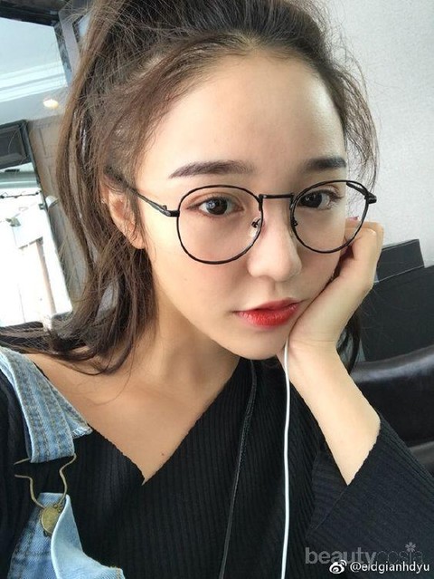 Lucu Banget, Ini Pilihan Model Kacamata Korea yang Cocok untuk Si