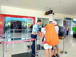 Bandara Djalaluddin Gorontalo Dibuka Lagi Usai Kena Dampak Erupsi Bandara Djalaluddin Gorontalo Dibuka Lagi Usai Kena Dampak Erupsi