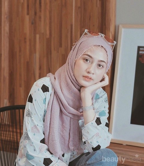 Rambut Keluar dari Hijab Bikin Risih? Ini 6 Tips Untuk Menghindarinya!