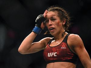 Pertandingan Brutal, Kepala Petarung UFC Wanita Ini Sampai Penyok