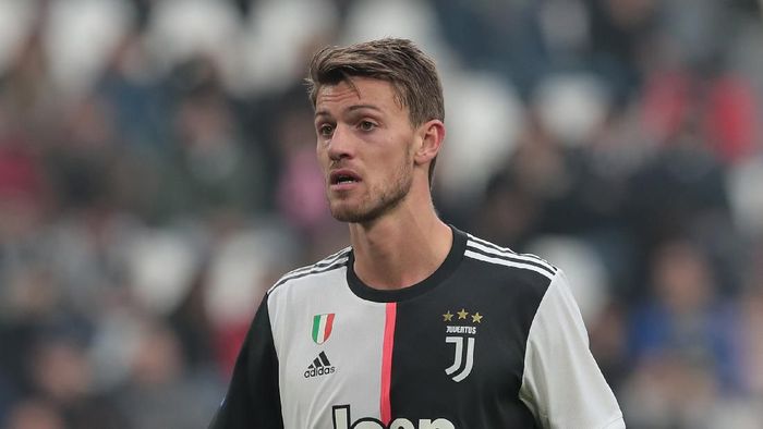 TURIN, ITALY - FEBRUARY 16: Daniele Rugani of Juventus looks on during the Serie A match between Juventus and Brescia Calcio at Allianz Stadium on February 16, 2020 in Turin, Italy. (Photo by Emilio Andreoli/Getty Images)