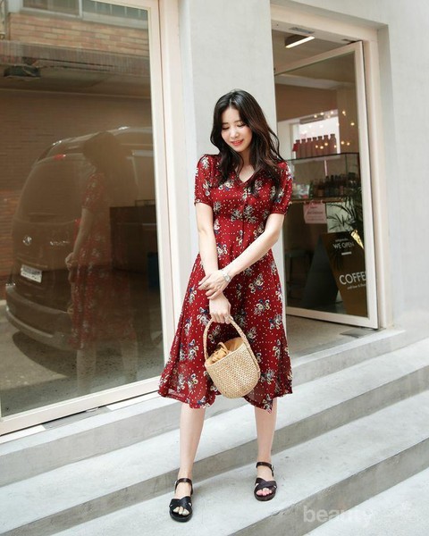 7 Inspirasi Floral Dress ala  Korea  Cocok Dipakai Berlibur 