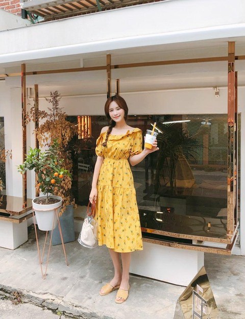 7 Inspirasi Floral Dress ala  Korea  Cocok Dipakai Berlibur 