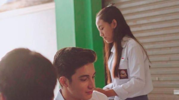 Intip Momen Kulineran Junior Roberts, Aktor Mariposa yang Tampan