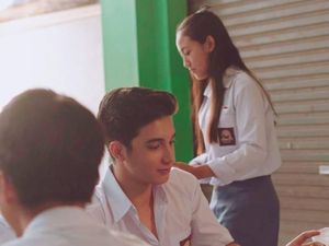 Intip Momen Kulineran Junior Roberts, Aktor Mariposa yang Tampan Intip Momen Kulineran Junior Roberts, Aktor Mariposa yang Tampan