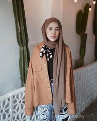 Ingin Tampil Tomboy Dengan Hijab? Yuk Simak Inspirasi Style Hijab ...