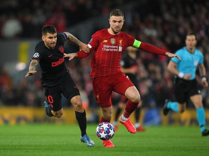 LIVERPOOL, ENGLAND - MARCH 11: Jordan Henderson of Liverpool is challenged by Angel Correa of Atletico Madrid during the UEFA Champions League round of 16 second leg match between Liverpool FC and Atletico Madrid at Anfield on March 11, 2020 in Liverpool, United Kingdom.  (Photo by Laurence Griffiths/Getty Images)