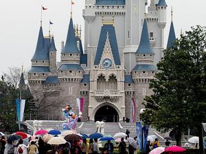 Nekat Kemping di Pulau Disney yang Ditutup, Pria Ini Ditangkap