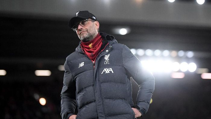 Klopp LIVERPOOL, ENGLAND - MARCH 11: Jurgen Klopp, Manager of Liverpool looks on prior to the UEFA Champions League round of 16 second leg match between Liverpool FC and Atletico Madrid at Anfield on March 11, 2020 in Liverpool, United Kingdom. (Photo by Laurence Griffiths/Getty Images)