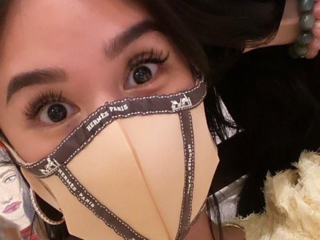 Virus Corona Pandemi, Crazy Rich Asians Ini Bikin Masker Merek Hermes