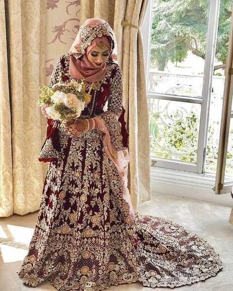 7 Inspirasi Gaun Pengantin Ala India Cocok Untuk Wanita Berhijab