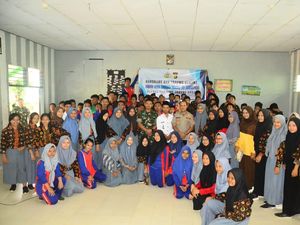Murid-Guru Diberi Trauma Healing Pascakepsek Diancam Tembak di Jambi Murid-Guru Diberi Trauma Healing Pascakepsek Diancam Tembak di Jambi
