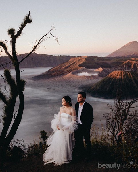 Uniknya Foto Prewedding Ayla Dimitri Contek Juga Konsep Outdoor Lainnya