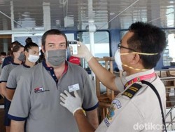 Turun di Makassar, Penumpang Kapal Coral Adventure Terbang ke Australia