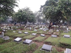 Dangdutan Dihentikan, Satpol PP Jaga Kuburan