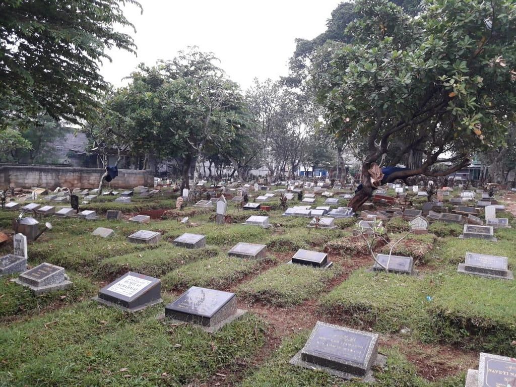 Dangdutan Dihentikan, Satpol PP Jaga Kuburan Dangdutan Dihentikan, Satpol PP Jaga Kuburan