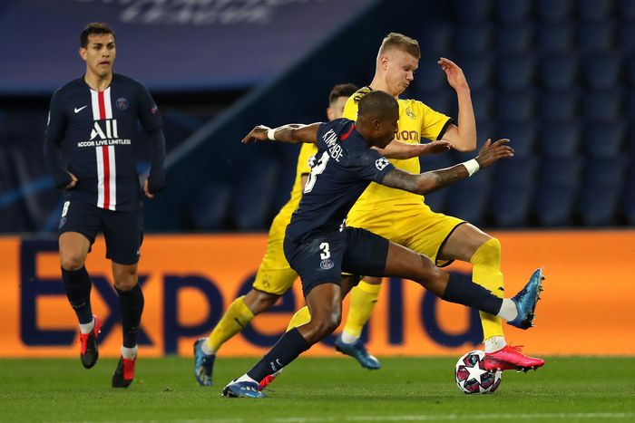 PSG vs Dortmund PARIS, FRANCE - MARCH 11: (FREE FOR EDITORIAL USE) In this handout image provided by UEFA, Erling Haaland of Borussia Dortmund battles for possession with Presnel Kimpembe of Paris Saint-Germain during the UEFA Champions League round of 16 second leg match between Paris Saint-Germain and Borussia Dortmund at Parc des Princes on March 11, 2020 in Paris, France. The match is played behind closed doors as a precaution against the spread of COVID-19 (Coronavirus). (Photo by UEFA - Handout/UEFA via Getty Images)