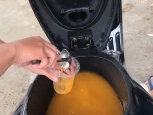 Viral! Bagasi Vespa Jadi Wadah Es Jeruk hingga Bakso