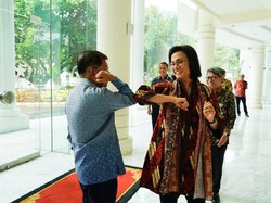Dear Pejabat-pejabat Indonesia, Pimpinan WHO Tak Anjurkan Salam Siku