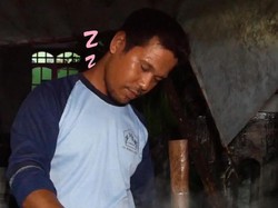 Ngakak! Cak Ngantuk Bisa Masak Nasi Goreng Sambil Tidur