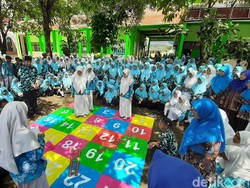 Serunya Edukasi Corona dengan Main Ular Tangga di MTs Negeri 6 Malang