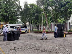 Posko Crisis Center RS Unair yang Baru Didirikan Dibongkar