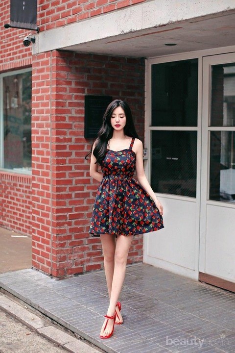 7 Inspirasi Floral Dress Ala Korea Cocok Dipakai Berlibur Ke Pantai