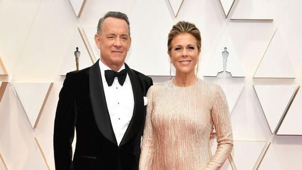 Tom Hanks & Istrinya Positif Corona, Intip Kemesraan Mereka Selama 32 Tahun