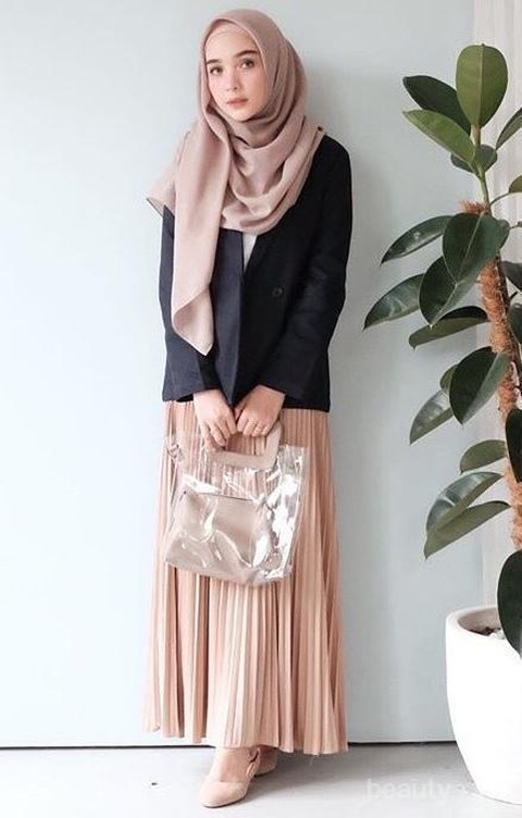 Tips Padu Padan Hijab Pashmina Warna Khaki Ala Public Figur Untuk Berbagai Acara