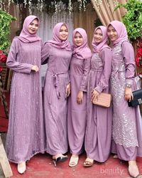 Tampil Cantik Dan Playful, Ini Inspirasi Bridesmaid Dress Warna Ungu