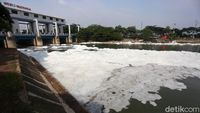 Sungai BKT di Marunda Berbusa