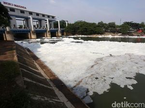 Sungai BKT di Marunda Berbusa