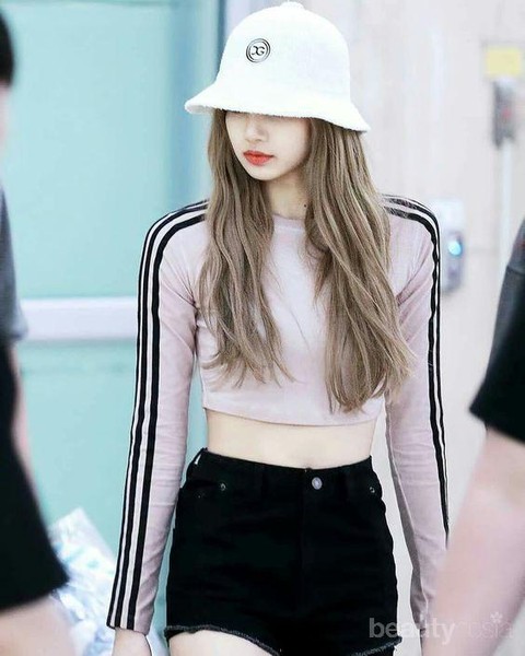  Queen  of Style  Ini Gaya Lisa Blackpink yang bisa kamu Tiru