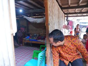 Kunjungi Bocah Tulang Punggung Keluarga, Wagub Sulsel Janji Buatkan Sumur