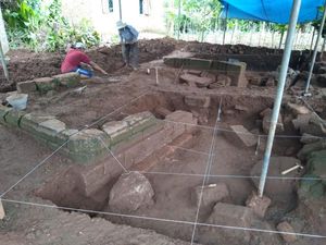 BPCB Jatim Temukan Mandapa hingga Uang China di Candi Keboireng BPCB Jatim Temukan Mandapa hingga Uang China di Candi Keboireng