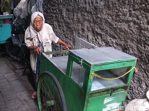 Tega Banget, Siapa yang Curi Duit Rp 45 Ribu Milik Mbah Hawati? Tega Banget, Siapa yang Curi Duit Rp 45 Ribu Milik Mbah Hawati?