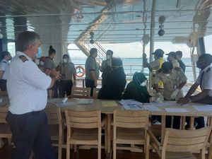 Sandar di Makassar, Penumpang Kapal Pesiar Australia Wisata ke Fort Rotterdam