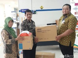 Pemkot Surabaya Salurkan Bantuan Alat Pelindung Virus Corona ke RS Unair